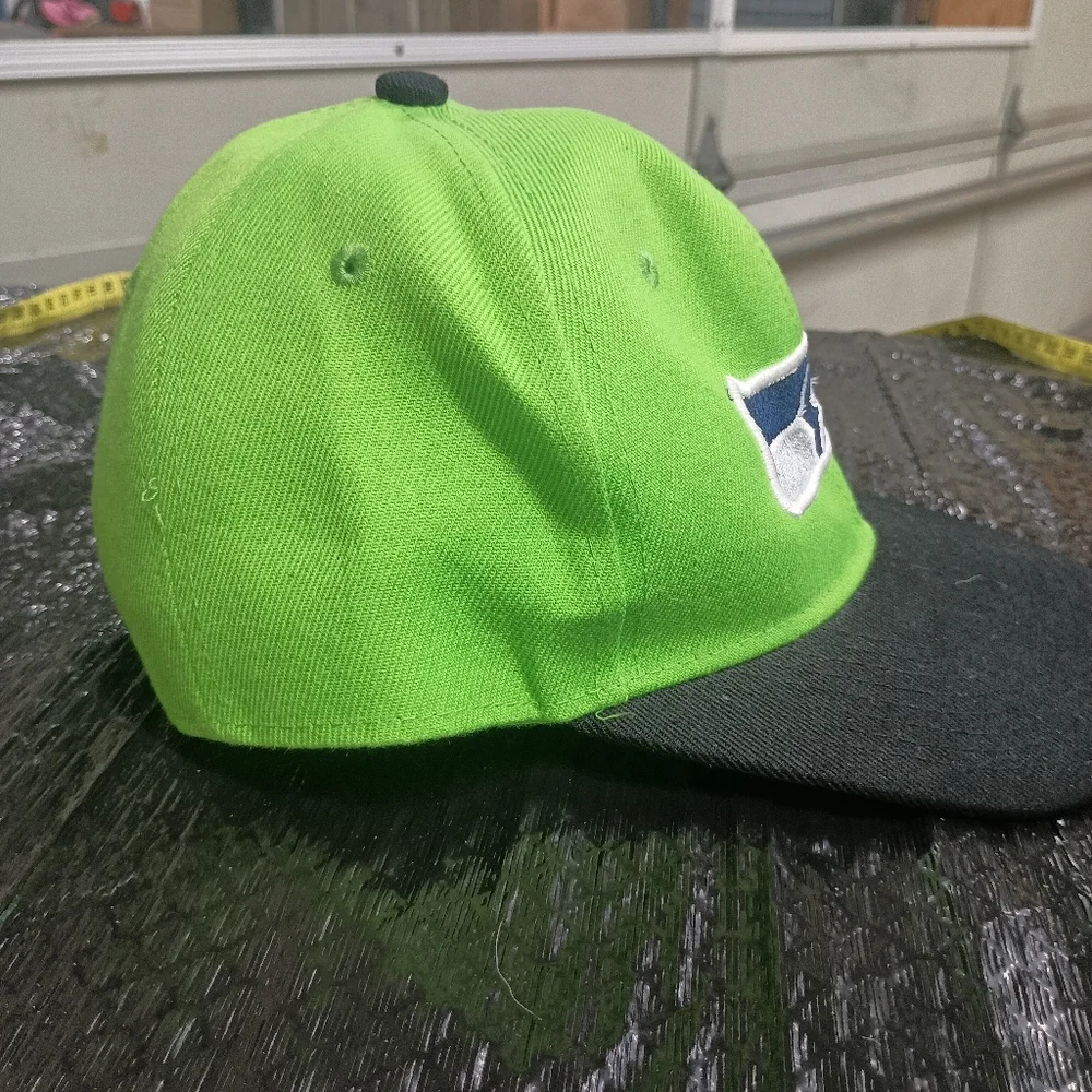 NFL Green and Black Hat Stylish Accessory - Picture 6 of 13